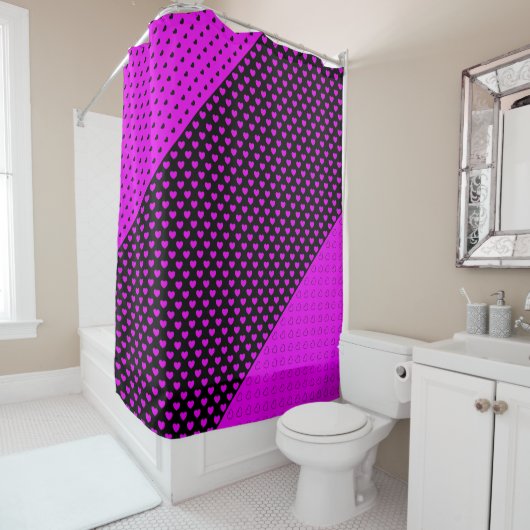 Auffallender schwarz-rosa Duschvorhang mit Herz (Beispiel)