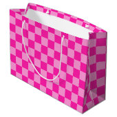Auffallendes rosa Schachbrettmuster Große Geschenktüte (Rückseite Schrägansicht)