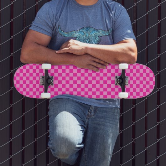 Auffallendes rosa Schachbrettmuster Skateboard (Außenbereich 3)