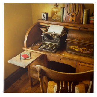 Aufgabe - Typist - Eine Person mit vielen Interess Fliese