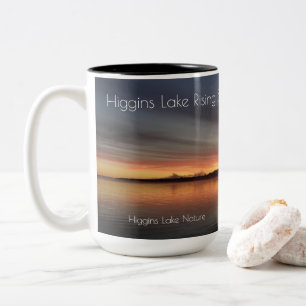 Aufgehende Sonne in Higgins See, Michigan Zweifarbige Tasse