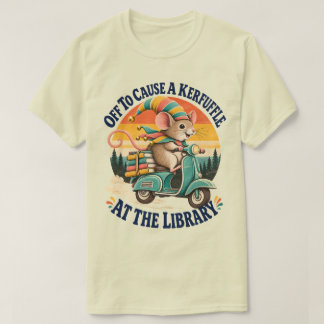 Aufgemacht, um in der Bibliothek ein Durcheinander T-Shirt