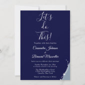 Aufgeregt Blaue weiße Typografie Minimal Wedding I Einladung (Vorderseite)
