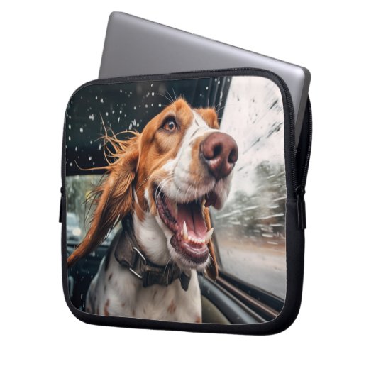 Aufgeregter Hund auf Rainy Car Ride Art Print Laptopschutzhülle (Vorderseite Links)