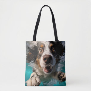 Aufgeregter Hund Schwimmt Unterwasser Design Tasche