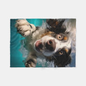 Aufgeregtes Hundeschwimmen unter Wasser Fleecedecke (Vorderseite (Horizontal))