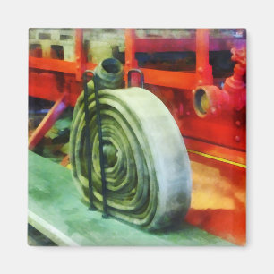 Aufgerollter Schlauch auf Löschfahrzeug Magnet