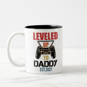 Aufgestiegen zum Daddy Est 2021 Shirt Dad T-Shirt Zweifarbige Tasse