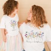 Aufheben einer Wildblume | Mutter Tochter Matching Kleinkind T-shirt