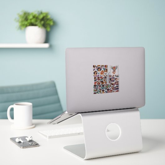 AUFKLEBER (Laptop auf Schreibtisch)