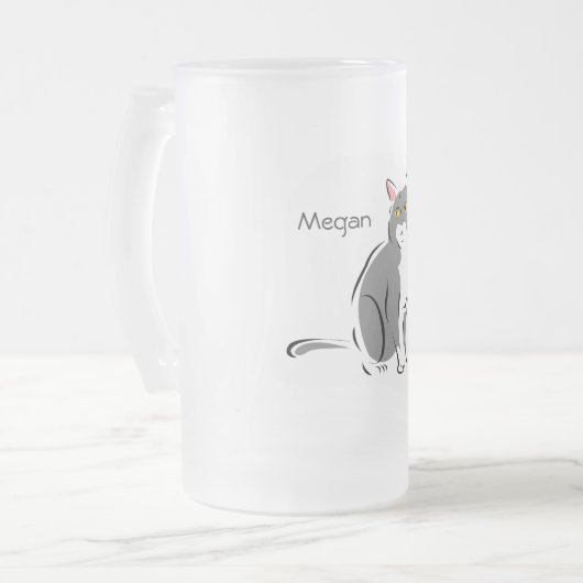 Aufmerksame graue und weiße Katze Mattglas Bierglas (Vorderseite Links)