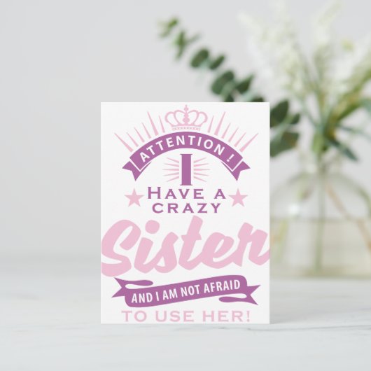 Aufmerksamkeit habe ich eine verrückte Schwester Postkarte (Stehend Vorderseite)