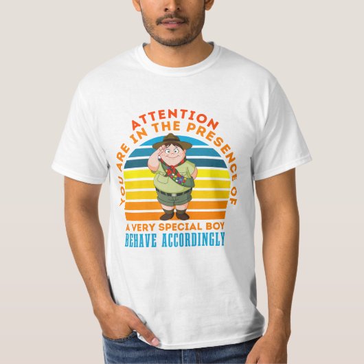 AUFMERKSAMKEIT UNS GEGENÜBER SEHR BESONDEREM JUNGE T-Shirt (Vorderseite)