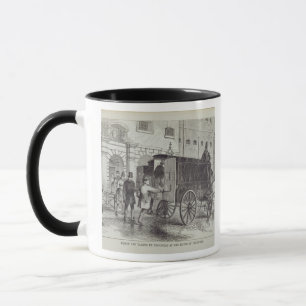 Aufnehmende Gefangene Gefängnis-Vans am Haus von Tasse