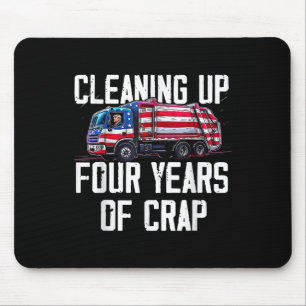 Aufräumen von vier Jahren Mist lustiger Trump Mousepad