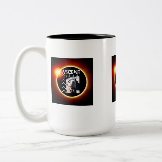 Aufstieg - Es geht um die Klippe! Zweifarbige Tasse (Links)