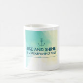 Aufstieg und glänzen es ist Spearfishing Zeit Kaffeetasse (Mittel)
