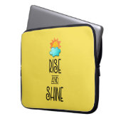 Aufstieg und Rheintypografie mit Sonne und Wolke Laptopschutzhülle (Vorderseite Links)