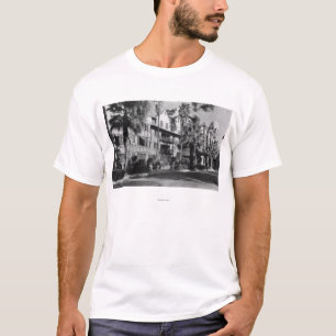 Auftrag-Gasthaus-Äußeres des Flussufers, T-Shirt