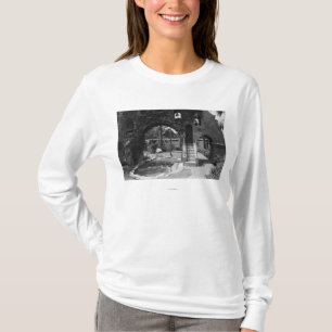 Auftrag-Gasthaus-Hof des Flussufers, CA Photograp T-Shirt