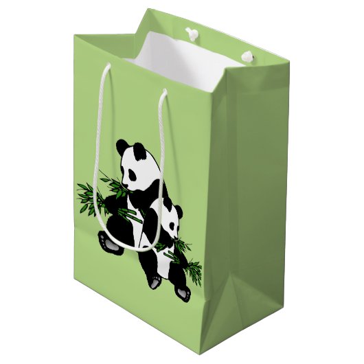 Aufwachsen Panda Mittlere Geschenktüte (Vorderseite Schrägansicht)