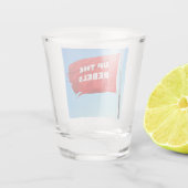 Aufwärts des Rebels-Thematikglases Schnapsglas (Rückseite)