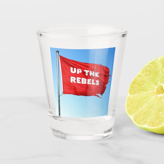 Aufwärts des Rebels-Thematikglases Schnapsglas (Vorderseite)