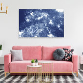 Aufwärts in den Bäumen - Cyanotypeffekt Leinwanddruck (Insitu (Wohnzimmer))