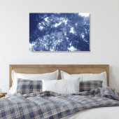 Aufwärts in den Bäumen - Cyanotypeffekt Leinwanddruck (Insitu (Schlafzimmer))
