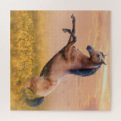 Aufzuchtpferd auf einem Gebiet von Blume Puzzle (Horizontal)