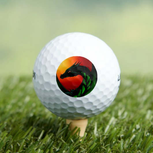 Auge des Drachen Golfball (Insitu T-Shirt)