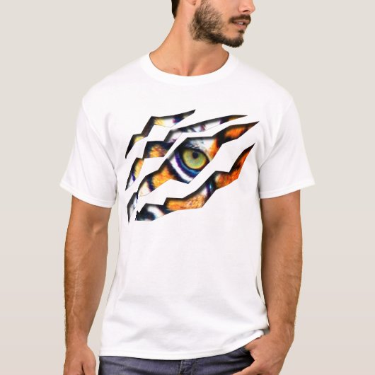 Auge des Tigerreißs durch T-Shirt (Vorderseite)