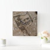 Auge fängt sehr alte Zeitung Quadratische Wanduhr (Zuhause)