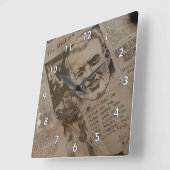 Auge fängt sehr alte Zeitung Quadratische Wanduhr (Winkel)