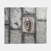 "Auge hinter der Mauer" Fleecedecke (Vorderseite (Horizontal))