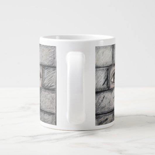"Auge hinter der Mauer" Jumbo-Tasse (Rückseite)