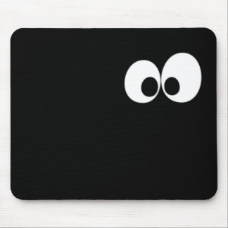 Augen in der Dunkelheit Mousepad