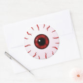 Augenbrauen mit roten Iris und roten Venen Runder Aufkleber (Umschlag)