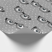Augenbrauen und Brillen auf Polka-Punkten Geschenkpapier (Ecke)