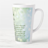 August Birthstone Peridot Design Milchtasse (Rechts)