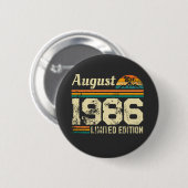 August Geburtstag Benutzerdefiniertes Jahr Button (Vorne & Hinten)