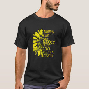 August Girl mit Tattoos Hübsche Augen Sonnenblume T-Shirt
