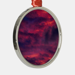 August rot ornament aus metall