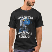 August unterschätzt nie einen alten Mann mit einem T-Shirt (Vorderseite)