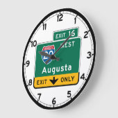 Augusta, GA Road Sign Große Wanduhr (Winkel)