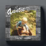 Auntie I love You Foto Fotoplatte<br><div class="desc">Personalized ist ein Foto mit Nummernschild. Auntie text can not change. Rustic wood textured background. Reads I love you - yourname. It can be change to read any message you want.</div>
