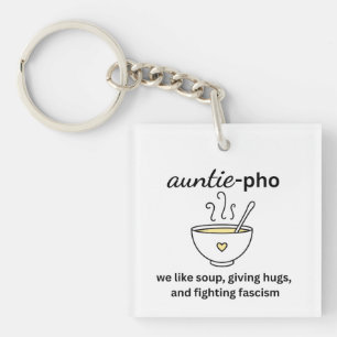 Auntie-Pho Soup Noodles hugs Anti-Faschismus Schlüsselanhänger