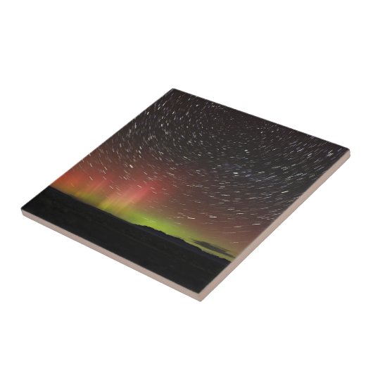 Aurora borealis auf Sternen am nördlichen Horizont Fliese (Seite)