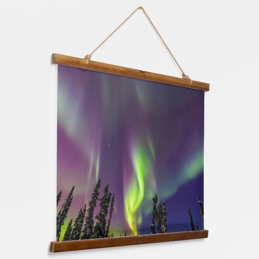 Aurora Borealis | Banken, Alaska Wandteppich Mit Holzrahmen (Gewinkelt)