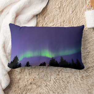 Aurora Borealis & Bäume Manitoba, Kanada Lendenkissen